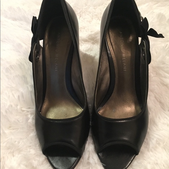 Black peep toe pump - Picture 2 of 5